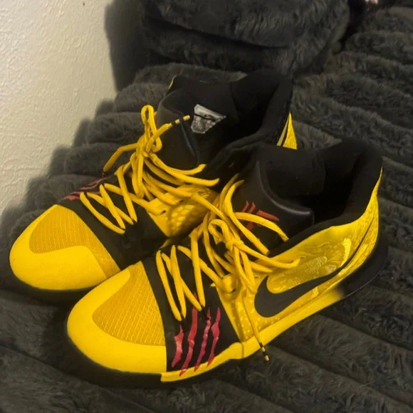 Mens Kyrie Mamba Mentality EP3- Size 10 Nike Kyrie 3 EP Mamba Mentality for Sale | Authenticity  main image 4